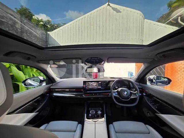 BMW 523I 2025 photo 3