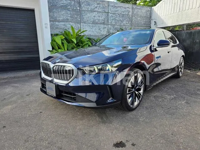 BMW 523I 2025 photo 2
