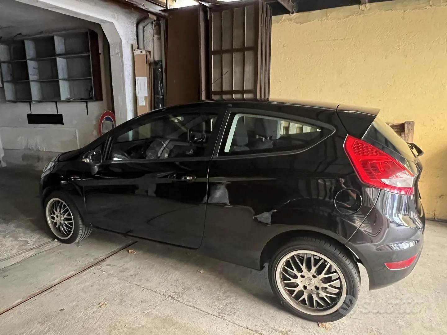 Ford Fiesta 2011 photo 3