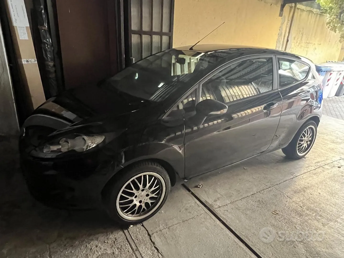 Ford Fiesta 2011 photo 2