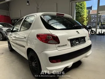 Peugeot 206 2010 photo 3