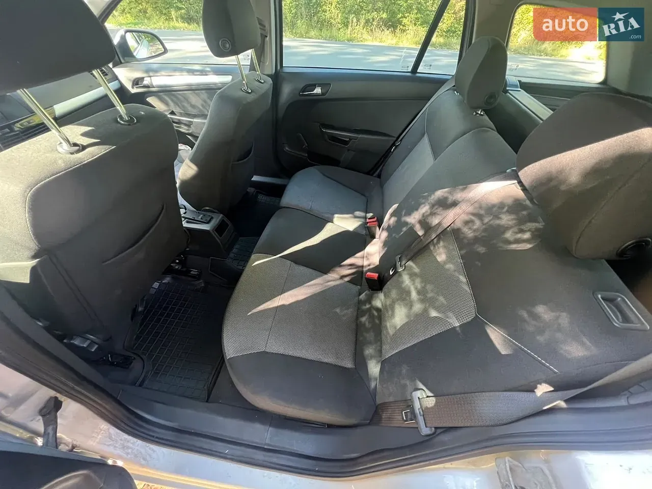 Opel Astra 2010 photo 4