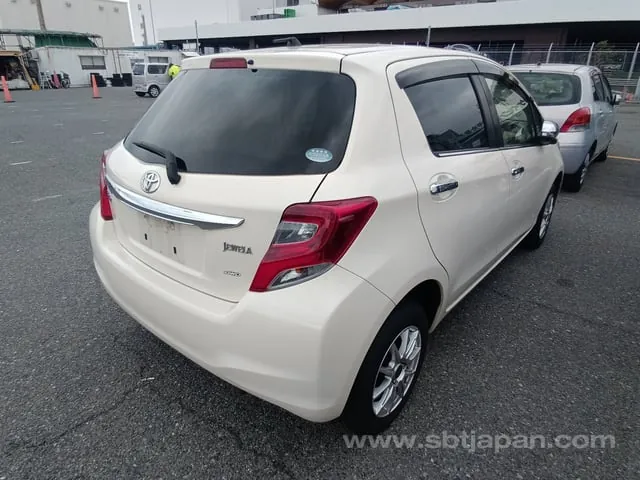 Toyota Vitz Jewela 2015 photo 4
