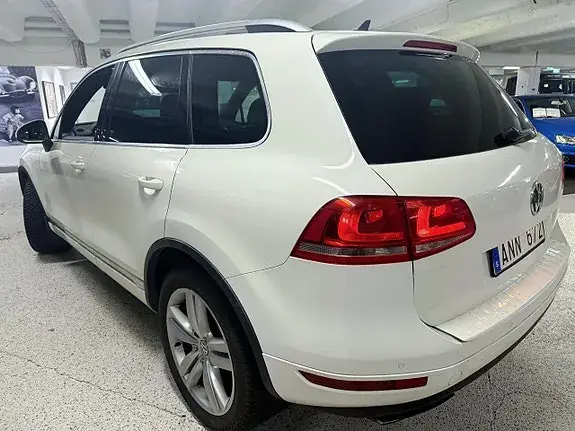 Volkswagen Touareg 2012 photo 4
