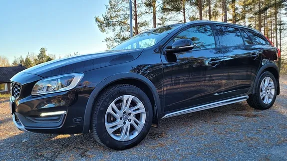 Volvo V60 Cross Country 2017 photo 2