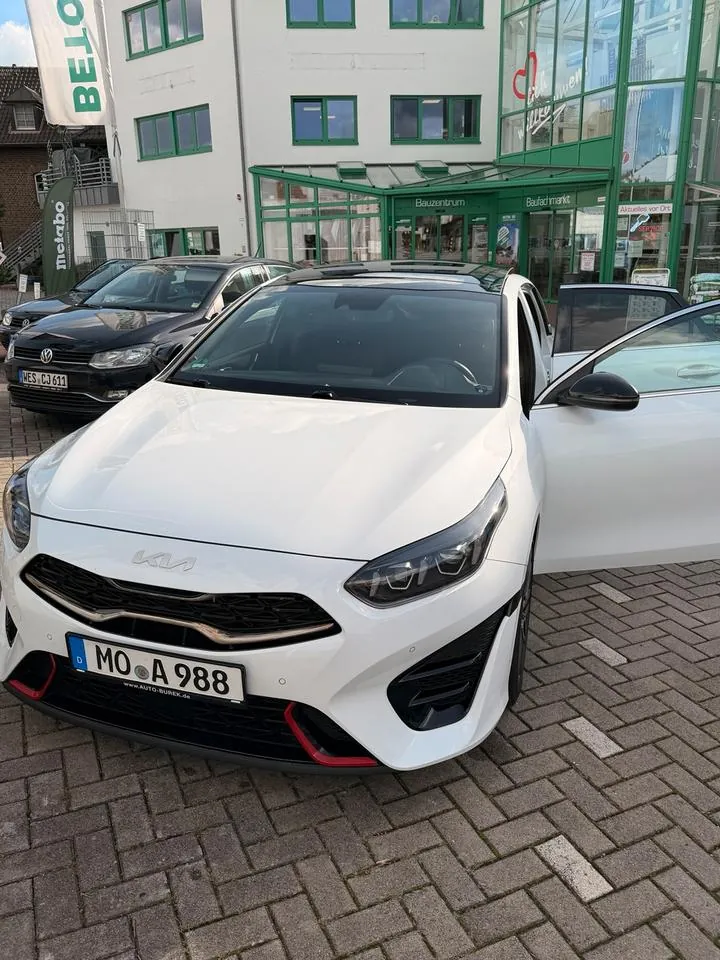 Kia Proceed