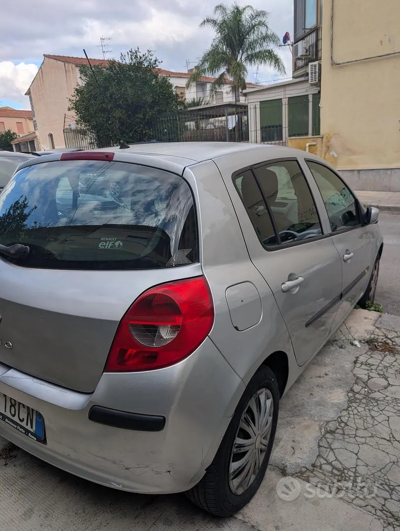 Renault Clio 2007 photo 2