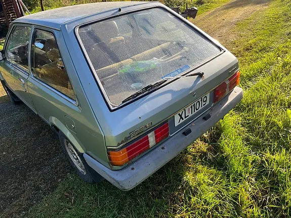 Mazda 323 1984 photo 3