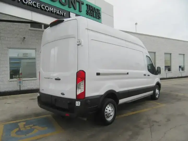 Ford Transit 2024 photo 3