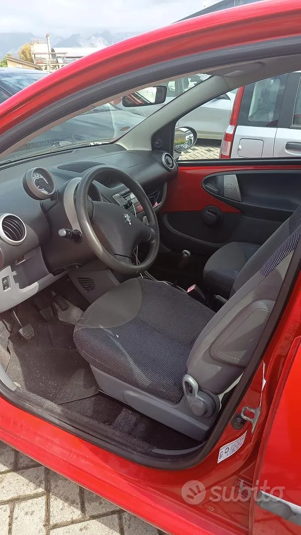 Peugeot 107 2006 photo 4