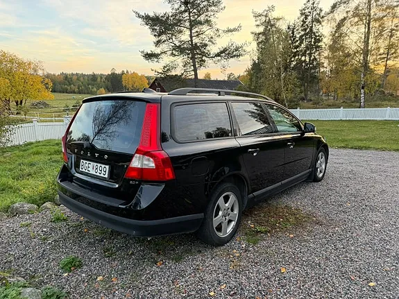 Volvo V70 2008 photo 2