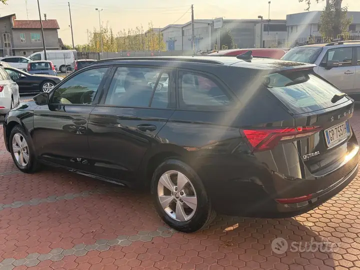 Skoda Octavia 2023 photo 4