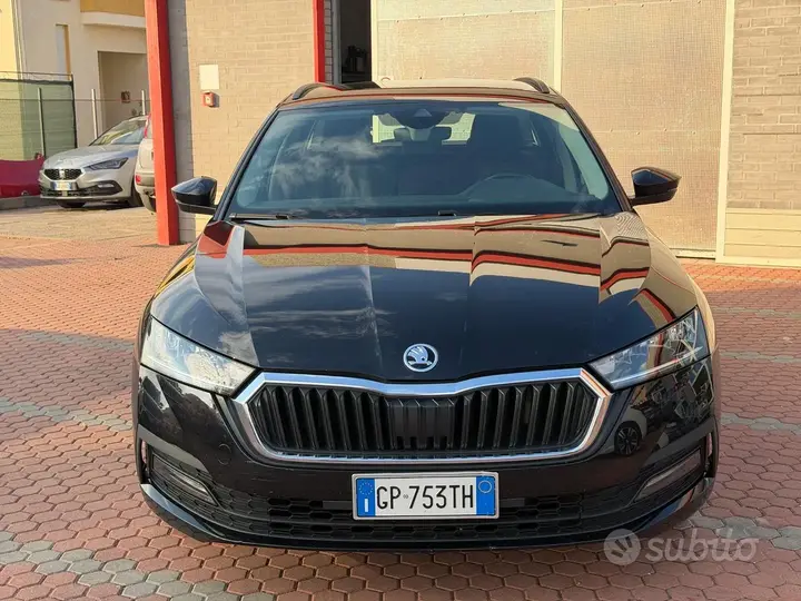 Skoda Octavia 2023 photo 2