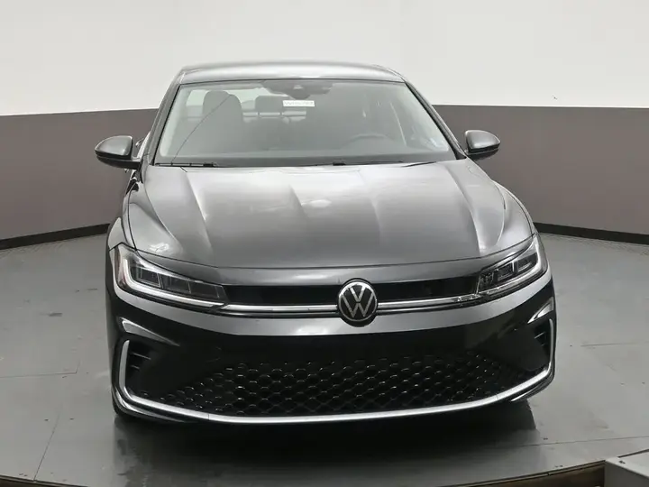 Volkswagen Jetta 2026 photo 2