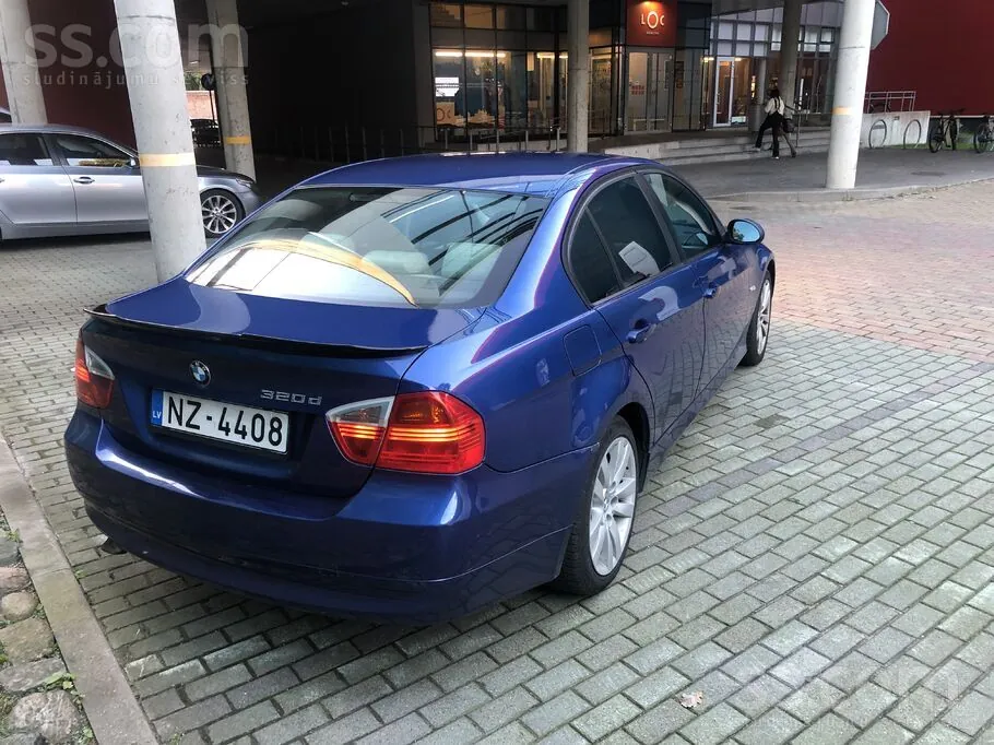 BMW E90 2008 photo 4