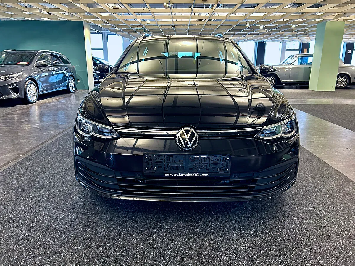 Volkswagen Golf 2023 photo 2