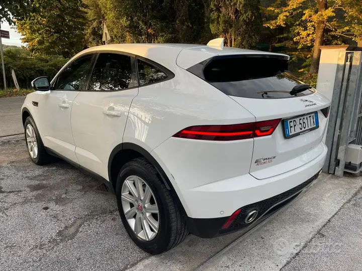 Jaguar E-Pace 2018 photo 4