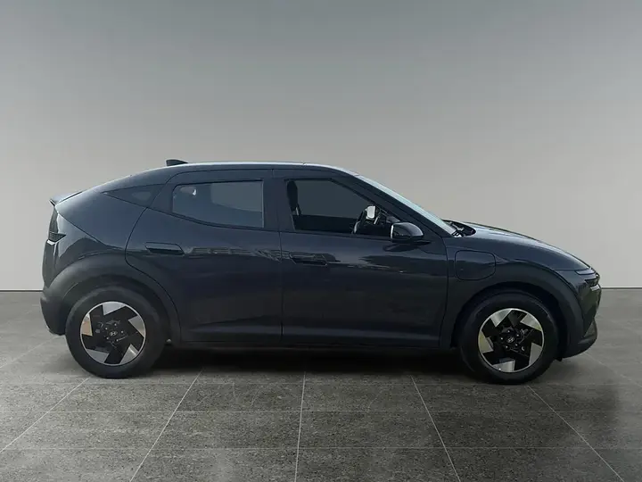 Hyundai Ioniq 3 photo 3
