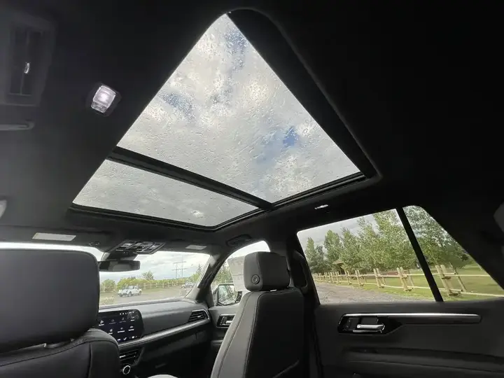 Chevrolet Tahoe 2026 photo 2