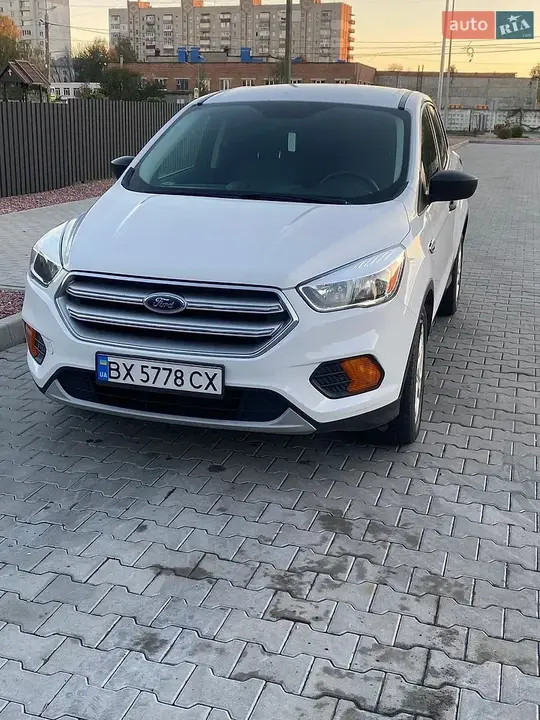 Ford Escape 2018 photo 2