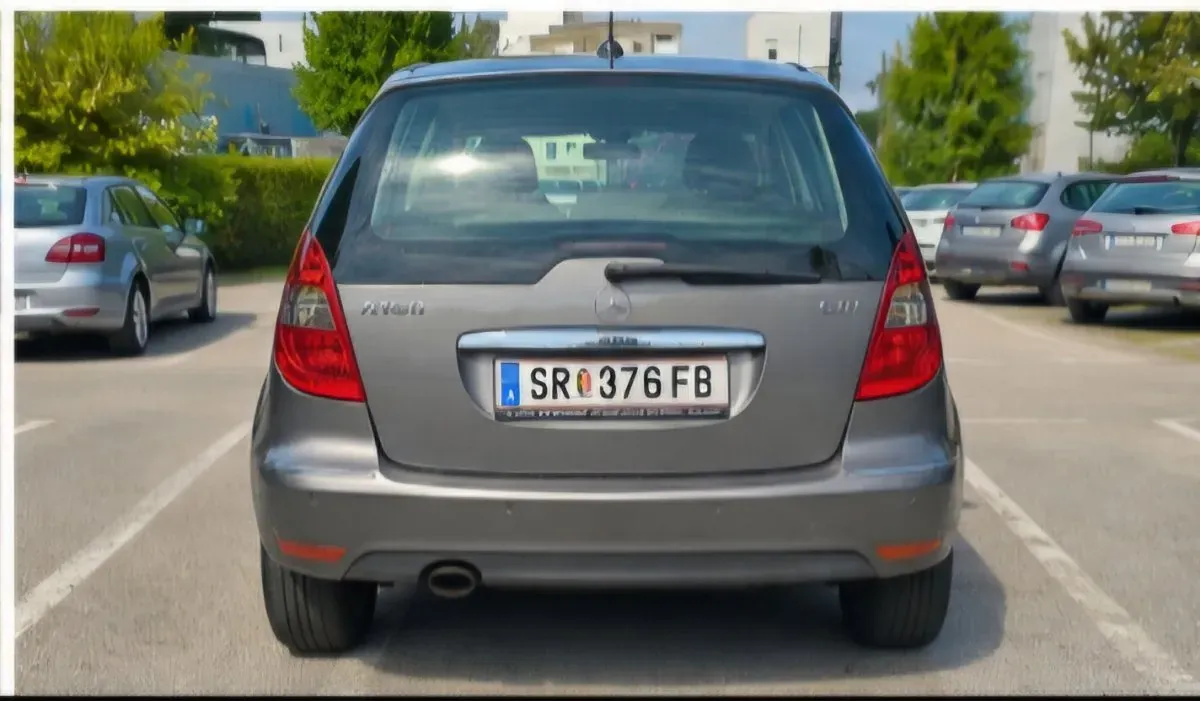 Mercedes-Benz A-Class 2011 photo 2