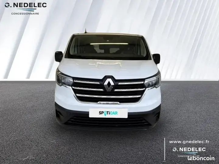 Renault Trafic 2022 photo 2