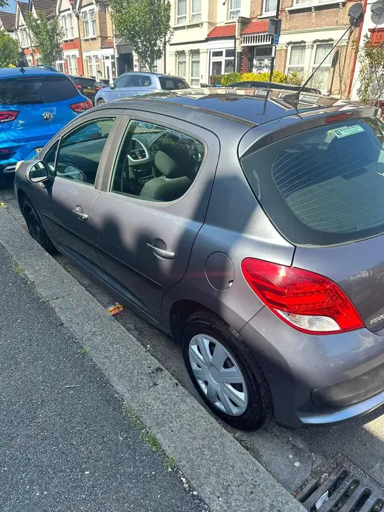 Peugeot 207 2010 photo 2