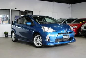 Toyota Aqua 2013 photo 2