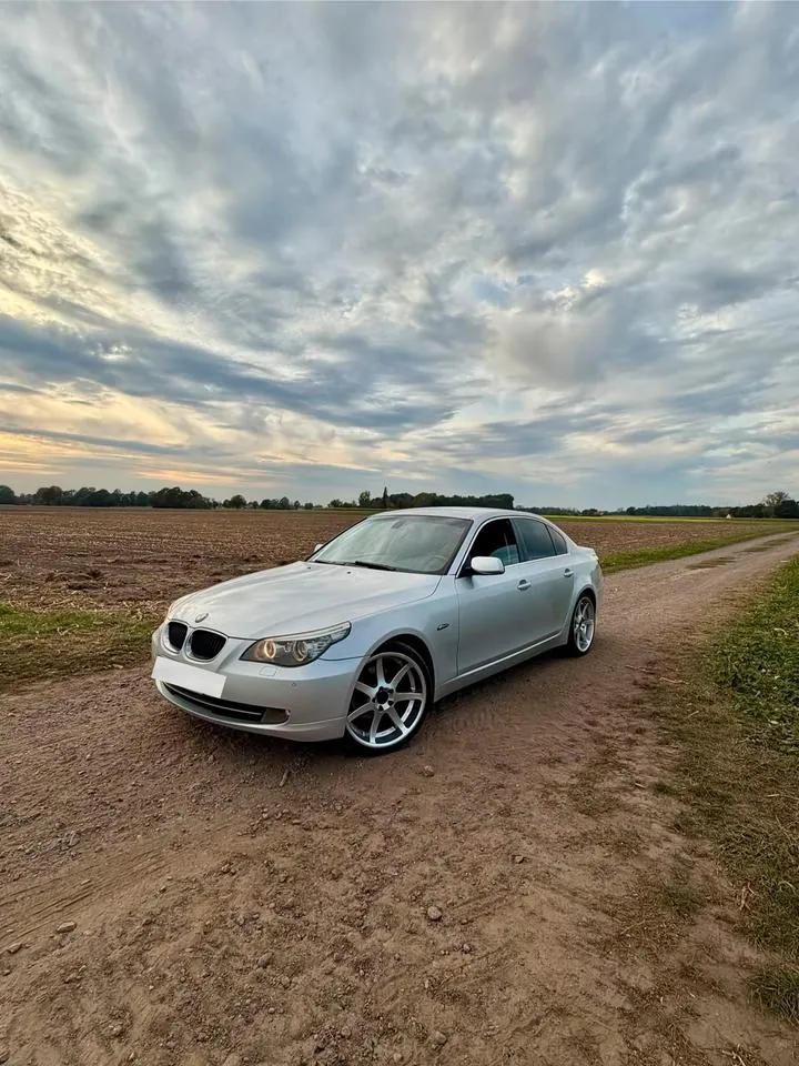 BMW 520I