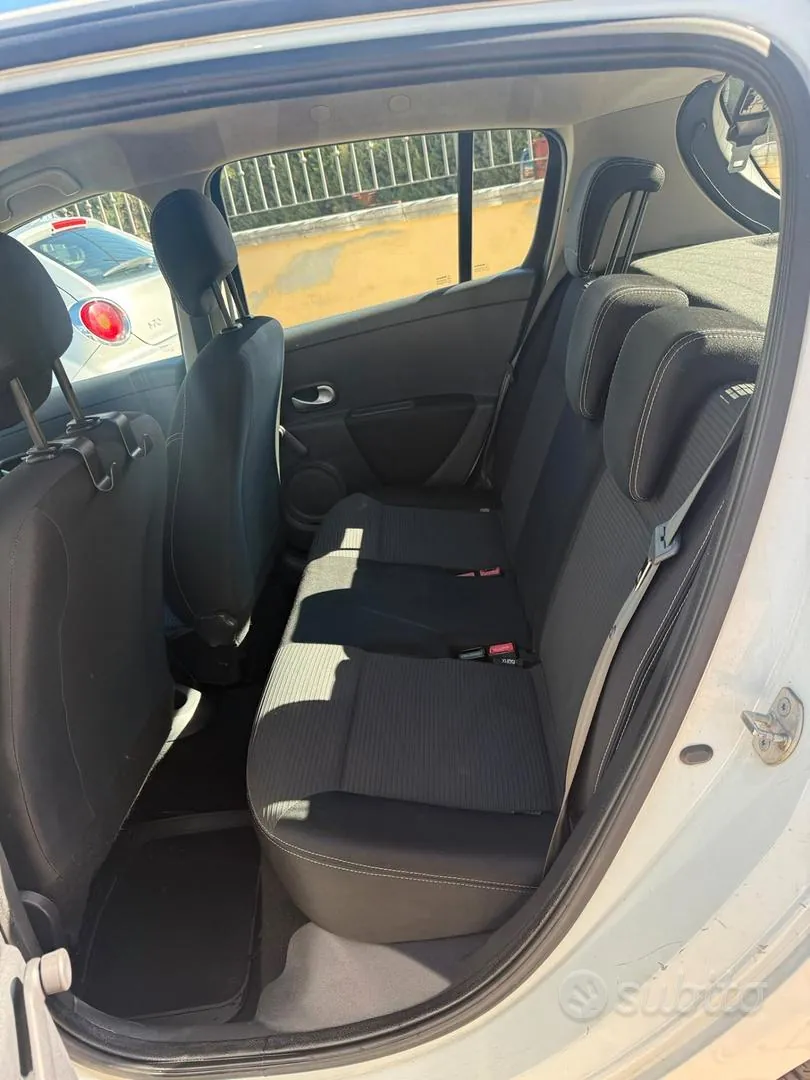 Renault Clio 2012 photo 4