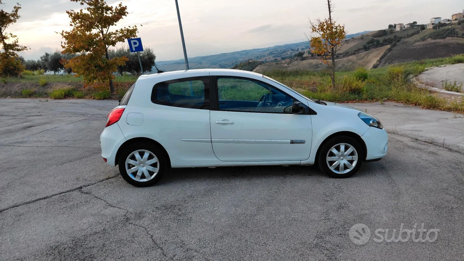Renault Clio 2012 photo 2