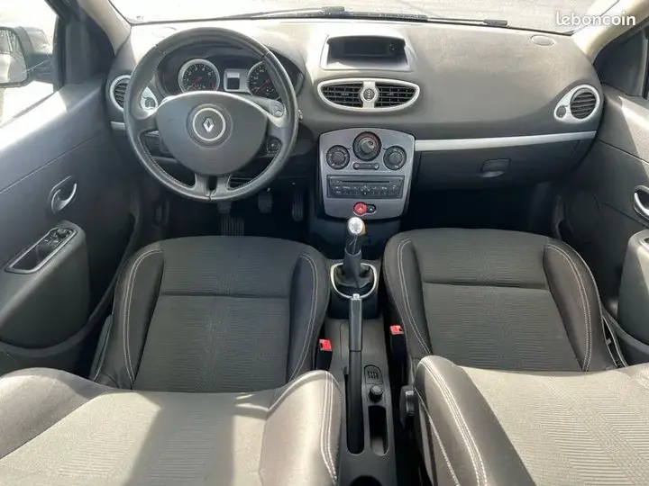 Renault Clio 2012 photo 3