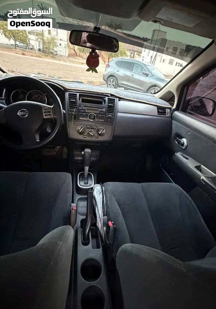 Nissan Tiida 2010 photo 4