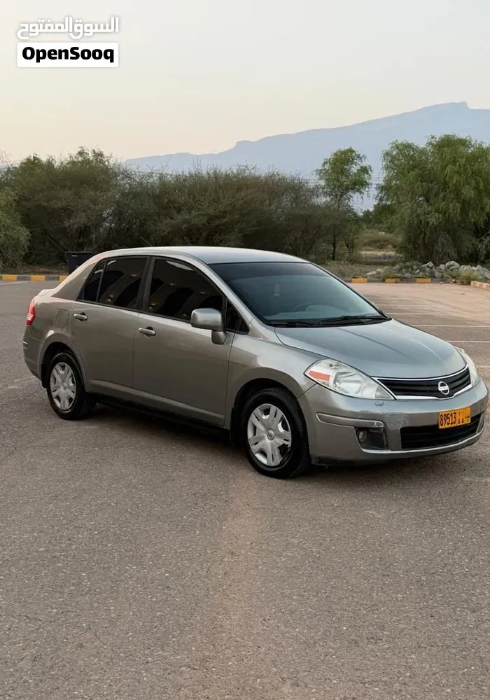 Nissan Tiida 2010 photo 2