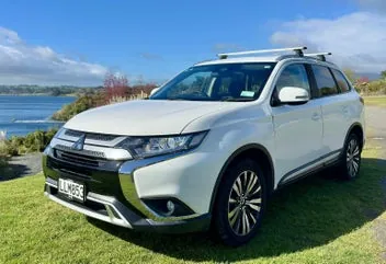 Mitsubishi Outlander 2018 photo 2