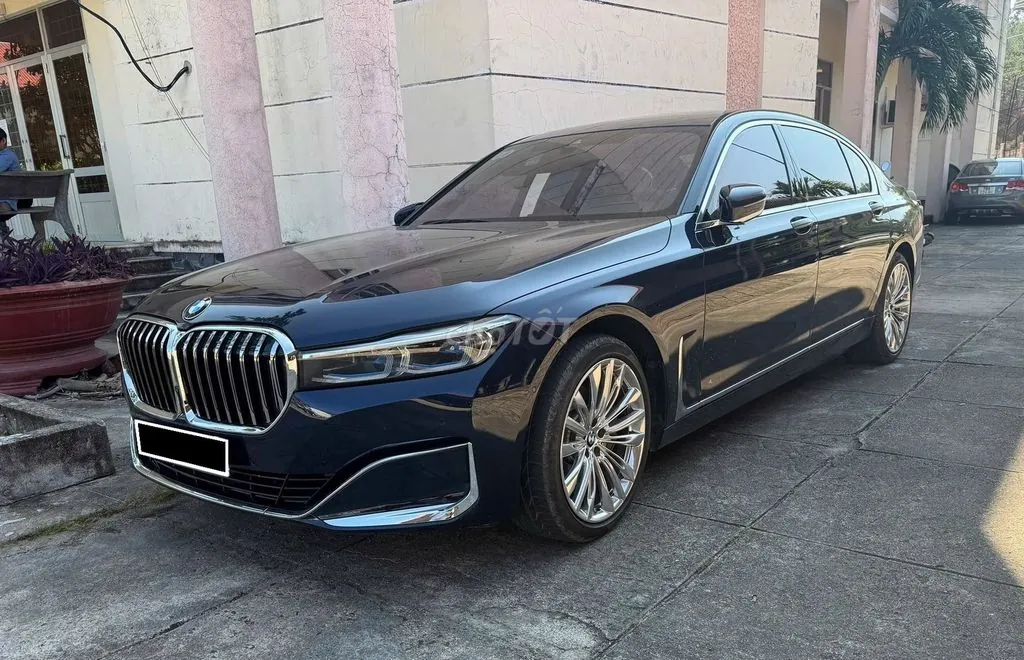 BMW 7 Series 2021 photo 2