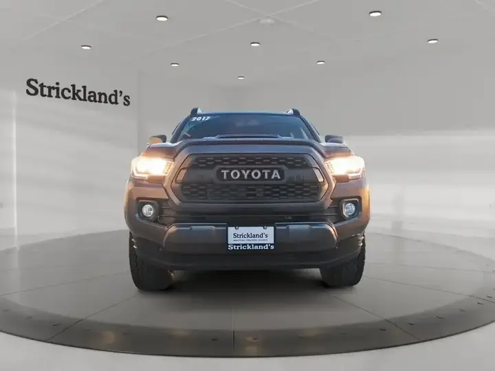 Toyota Tacoma 2017 photo 2