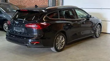 Ford Focus 2024 photo 2