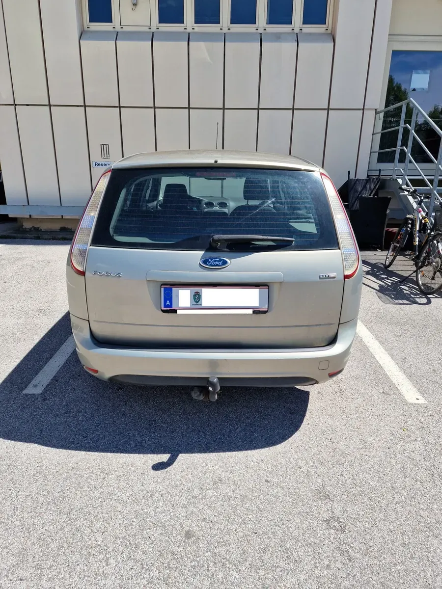 Ford Focus Traveller 2009 photo 2