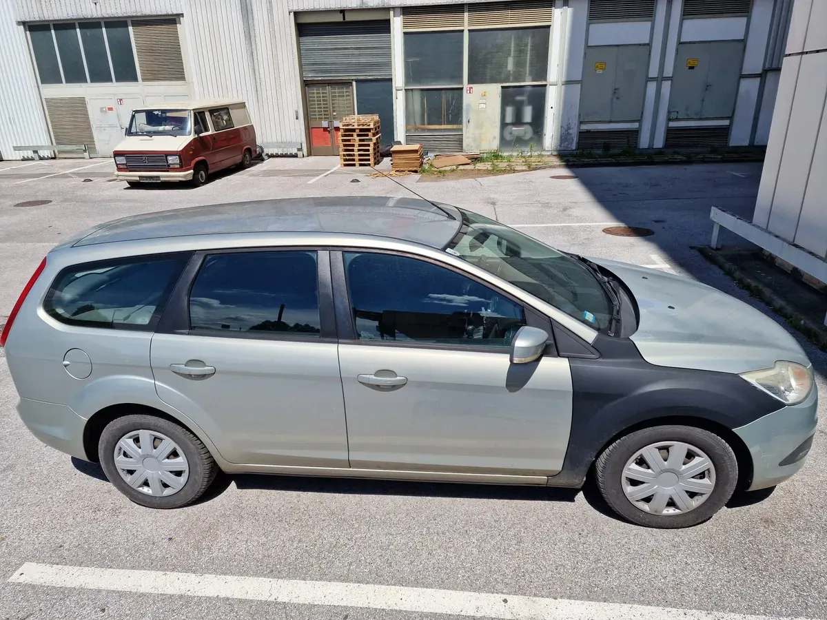 Ford Focus Traveller 2009 photo 3