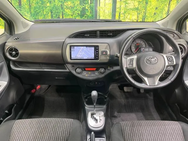 Toyota Vitz 2015 photo 2