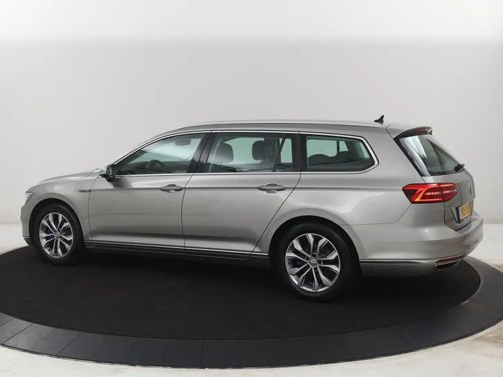 Volkswagen Passat 2016 photo 2