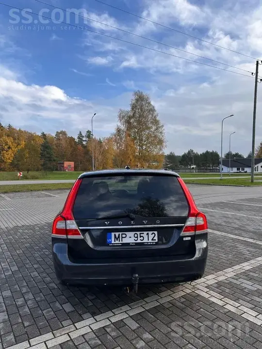 Volvo V70 2013 photo 2