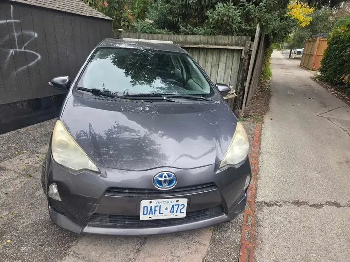 Toyota Prius C 2013 photo 3