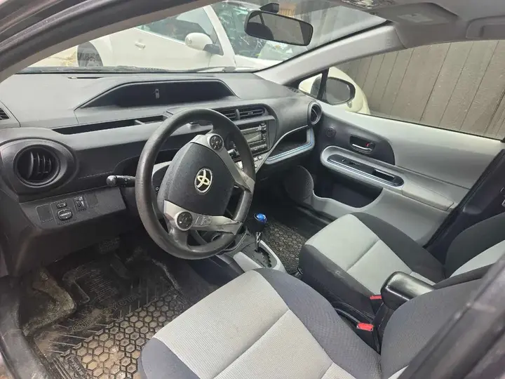 Toyota Prius C 2013 photo 5