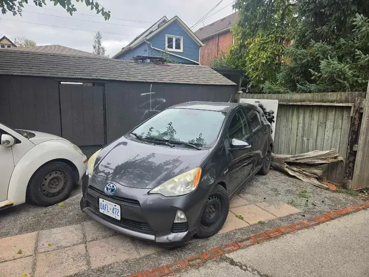 Toyota Prius C 2013 photo 2