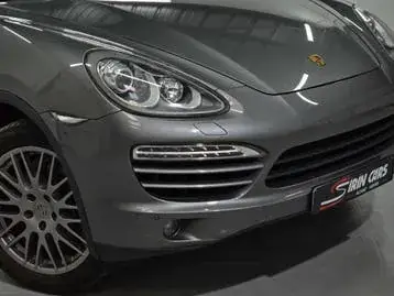 Porsche Cayenne 2013 photo 2