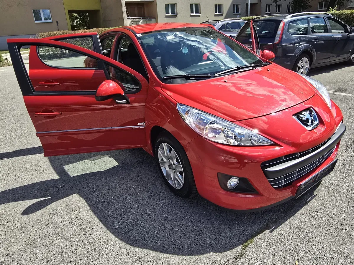 Peugeot 207 2012 photo 3