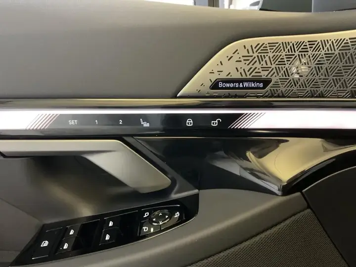 BMW I5 photo 3
