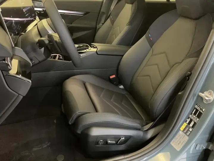 BMW I5 photo 2